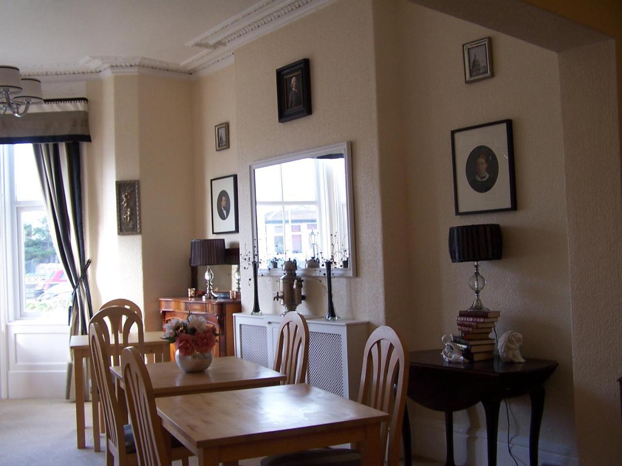 The Carmen Guesthouse (Adults Only) 랜디드노 외부 사진